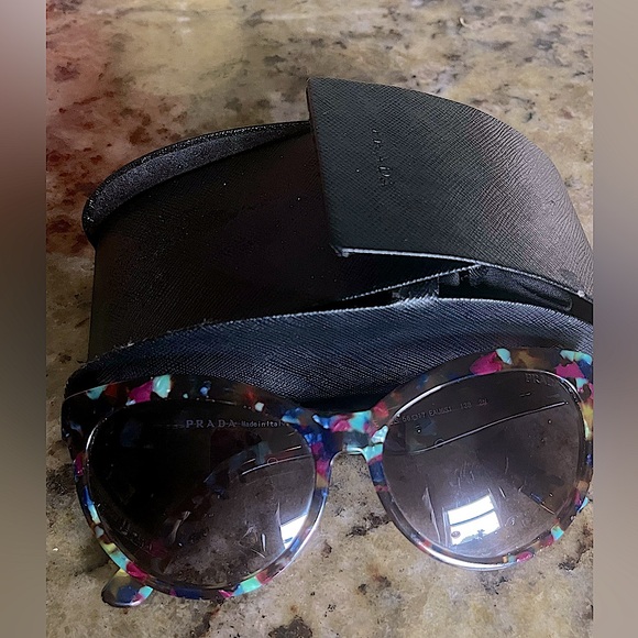 Gorgeous Prada sunglasses, used - Picture 10 of 12